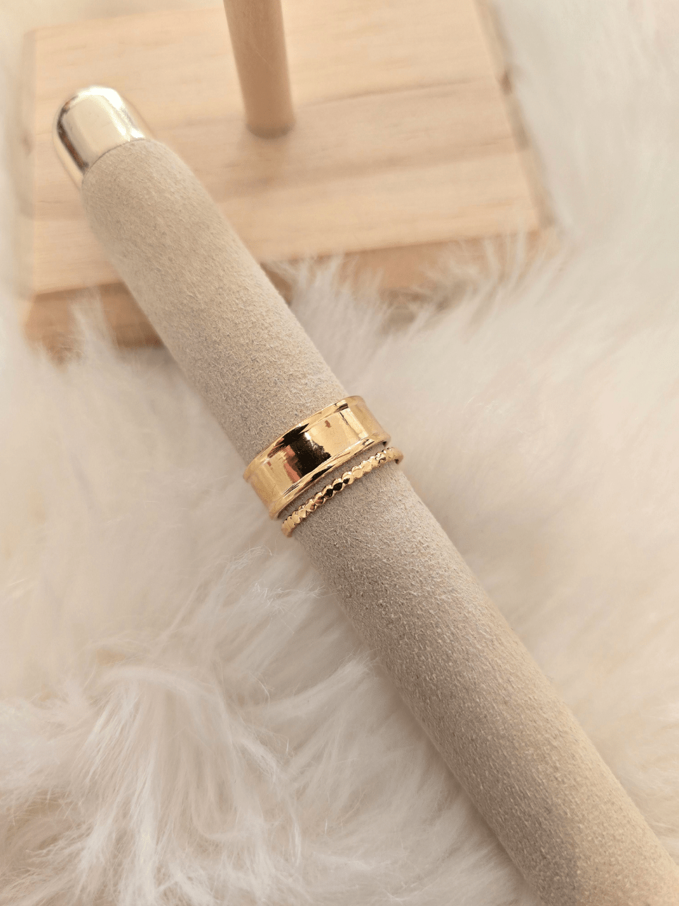 Bague large dorée réglable – Acier inoxydable effet texturé