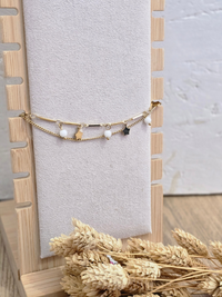 Bracelet 3 rangs doré breloques étoiles et perles blanches