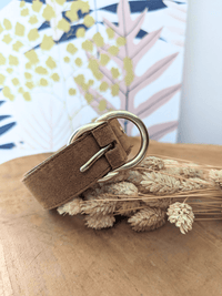 Ceinture en daim boucle dorée