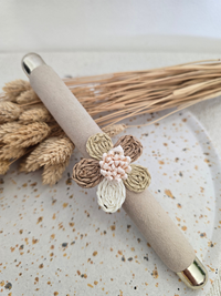 Bague fleur en raphia