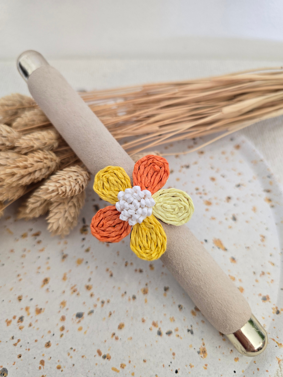 Bague fleur en raphia