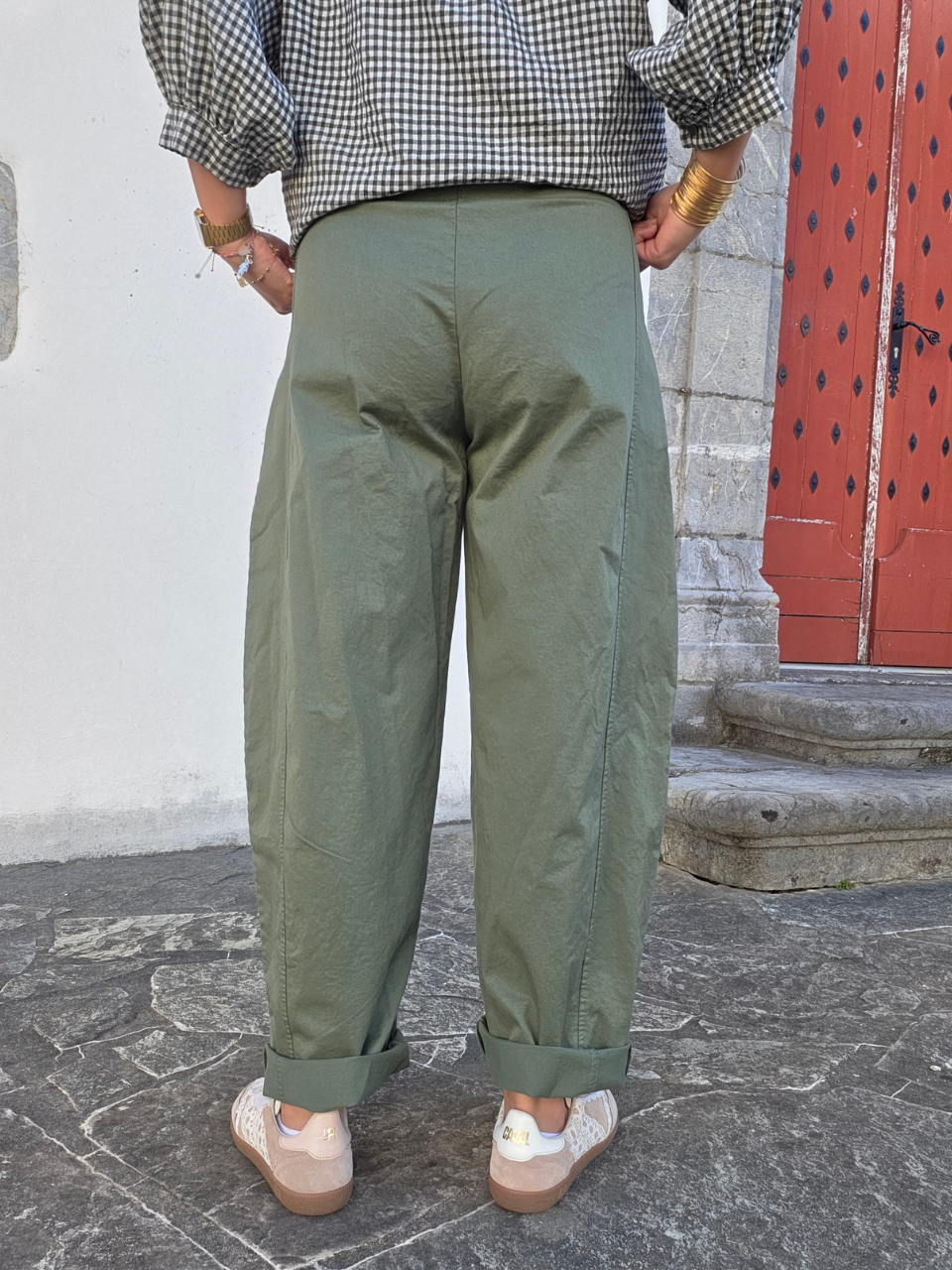 Pantalon barrel femme kaki taille haute avec ceinture