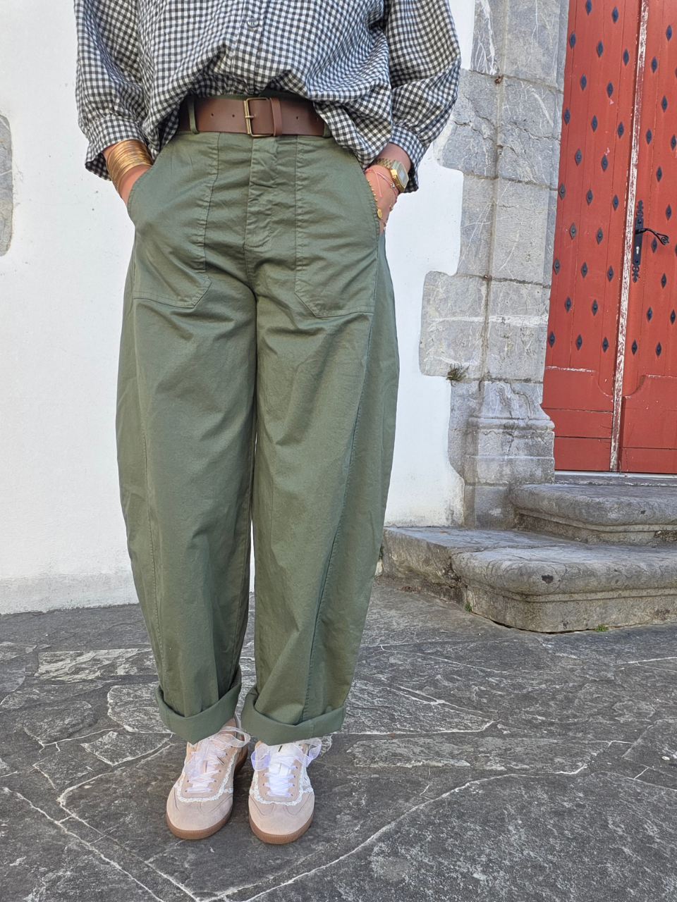 Pantalon barrel femme kaki taille haute avec ceinture