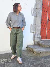 Pantalon barrel femme kaki taille haute avec ceinture