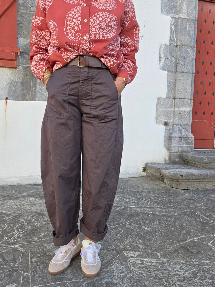 Pantalon barrel femme marron taille haute avec ceinture