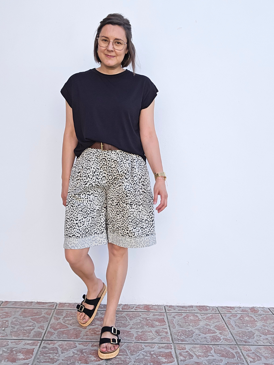 Look avec bermuda léopard noir 