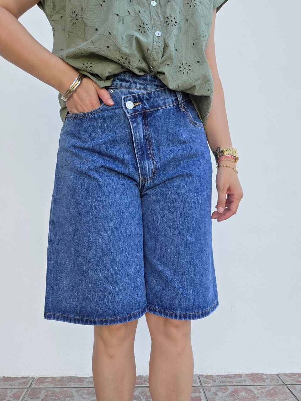 bermuda jean asymétrique