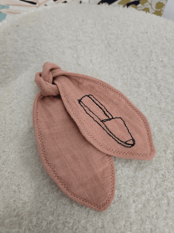 Bijou de sac en tissu brodé – Modèle espadrille – Mellinette