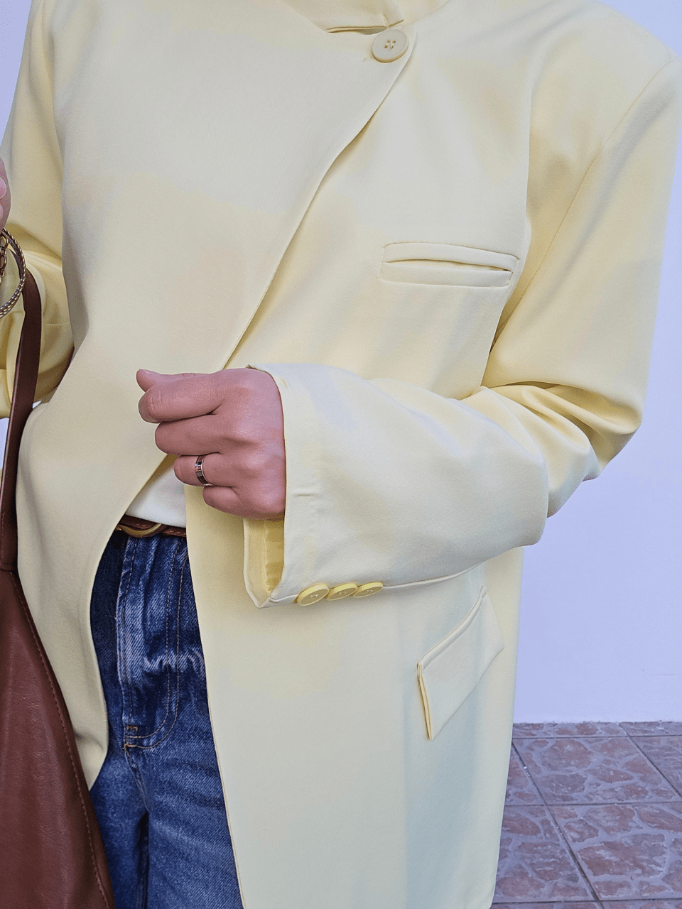 Blazer jaune oversize asymétrique – col officier