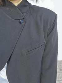 Blazer noir oversize asymétrique – col officier