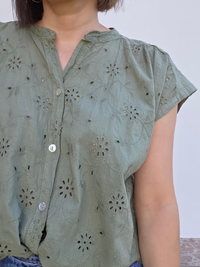 Blouse kaki broderie anglaise