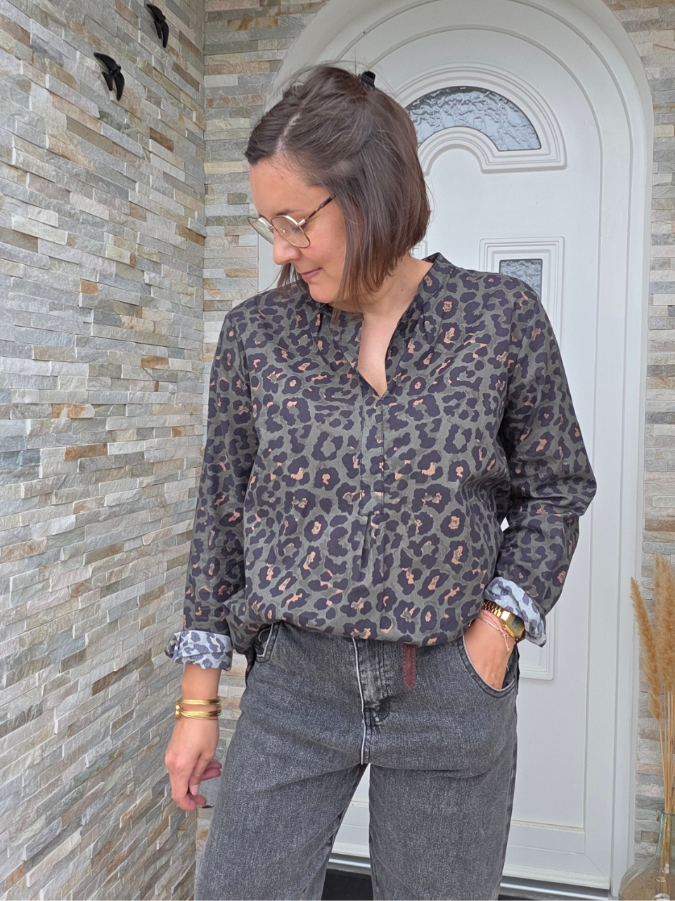 Blouse léopard femme en coton – beige ou kaki