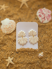 Boucles d'oreilles coquillage – créole ou puce nacrée – Petit Trésor