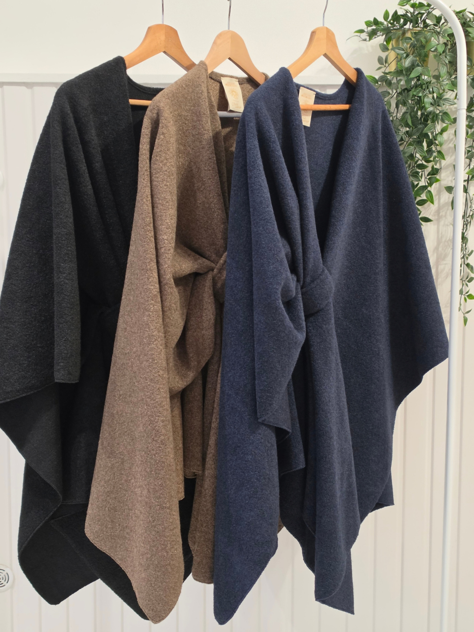 Cape poncho femme en maille douce à nouer