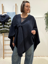 Cape poncho femme en maille douce à nouer