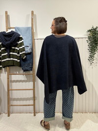 Cape poncho femme en maille douce à nouer