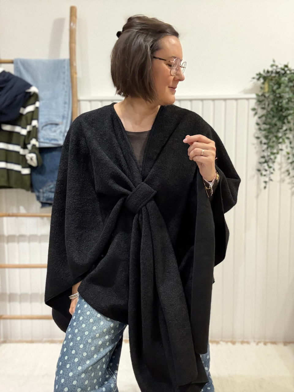 Cape poncho femme en maille douce à nouer