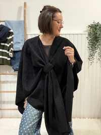 Cape poncho femme en maille douce à nouer