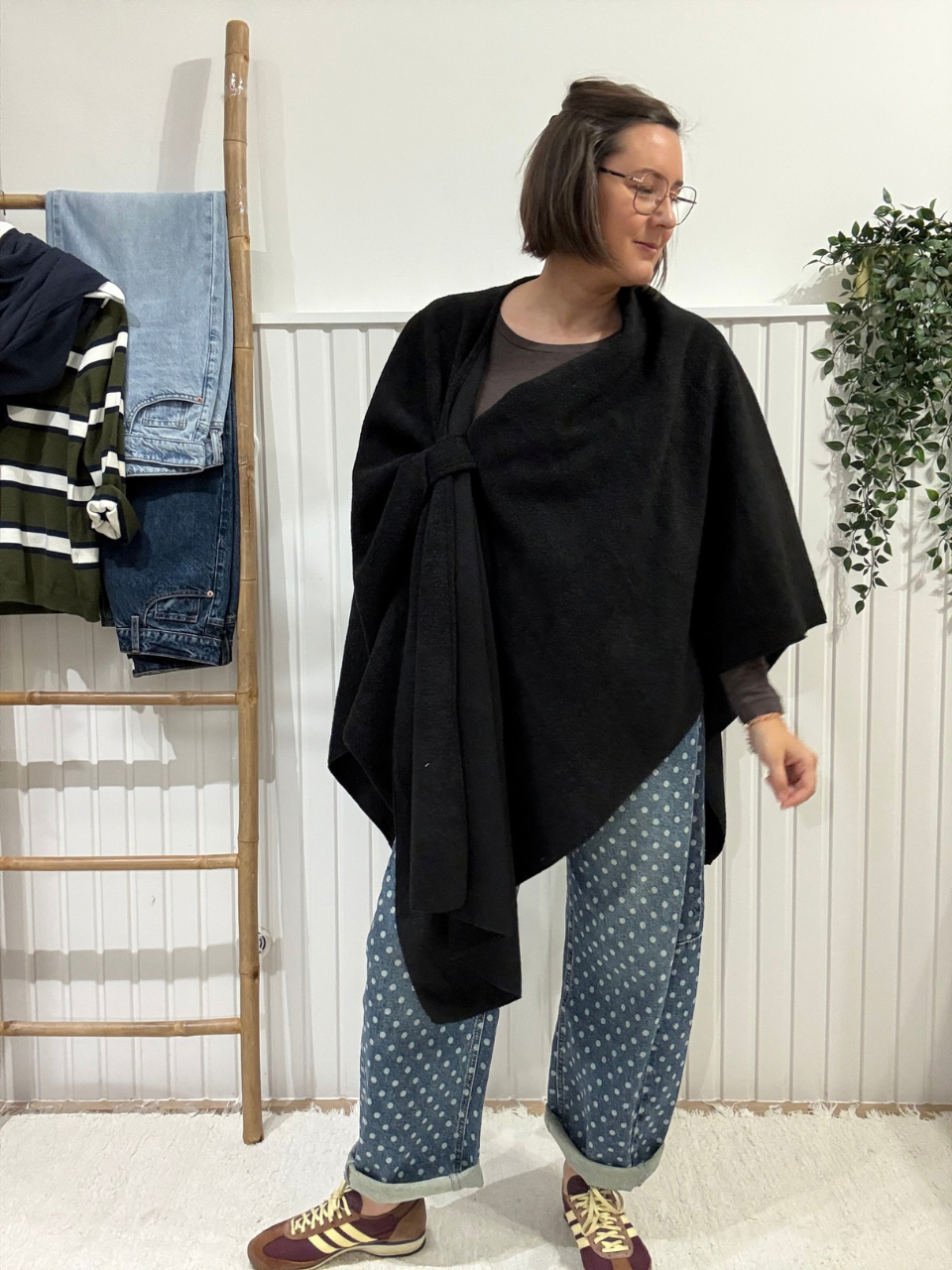 Cape poncho femme en maille douce à nouer