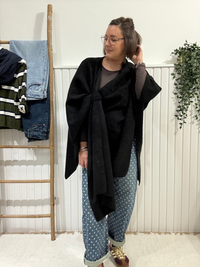 Cape poncho femme en maille douce à nouer