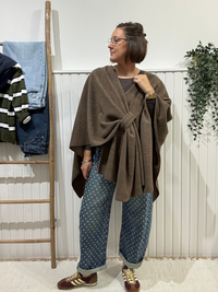 Cape poncho femme en maille douce à nouer