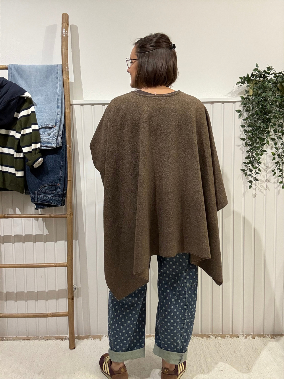Cape poncho femme en maille douce à nouer