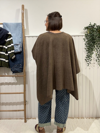 Cape poncho femme en maille douce à nouer