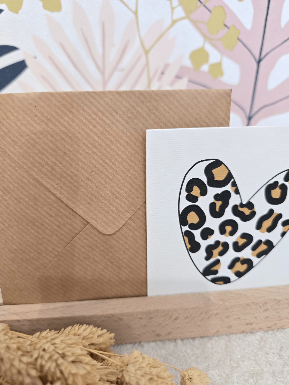 Carte cœur léopard avec enveloppe kraft – Les Petites Hirondelles
