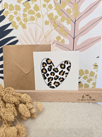 Carte cœur léopard avec enveloppe kraft – Les Petites Hirondelles