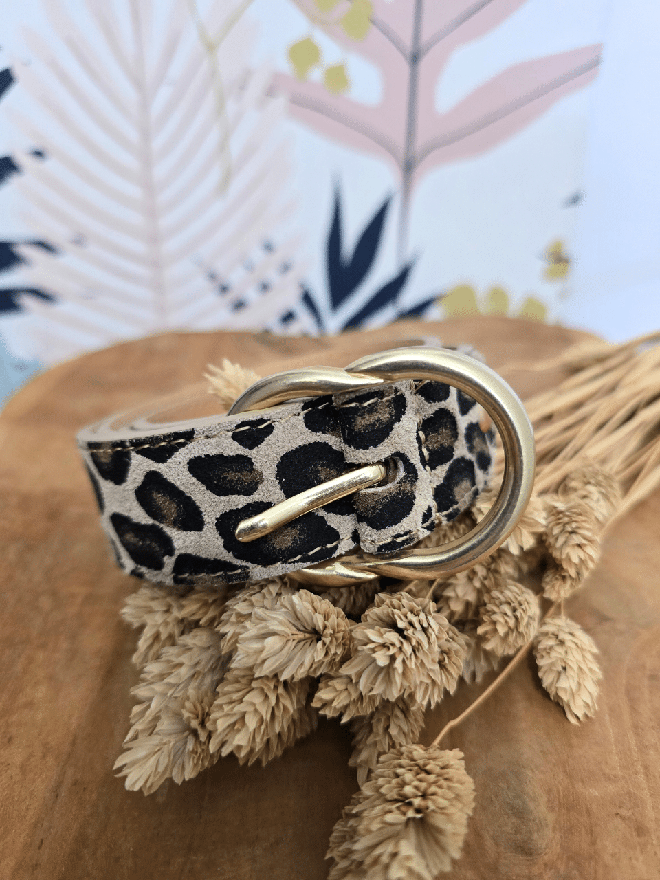 Ceinture en cuir daim motif léopard avec boucle dorée