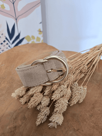 Ceinture en daim boucle dorée