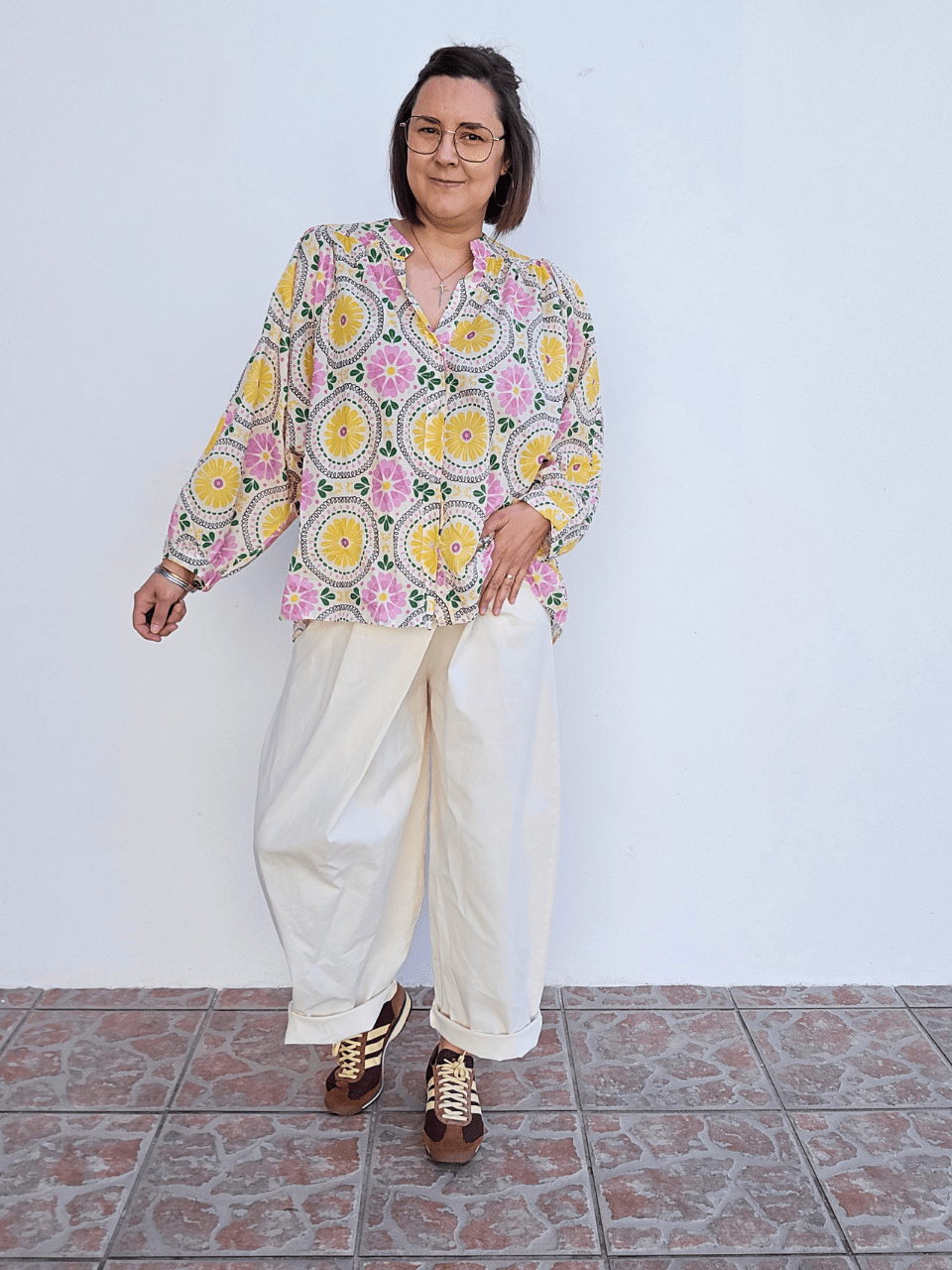 Blouse fleurie fluide col V – coton léger