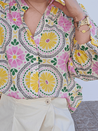 Blouse fleurie fluide col V – coton léger