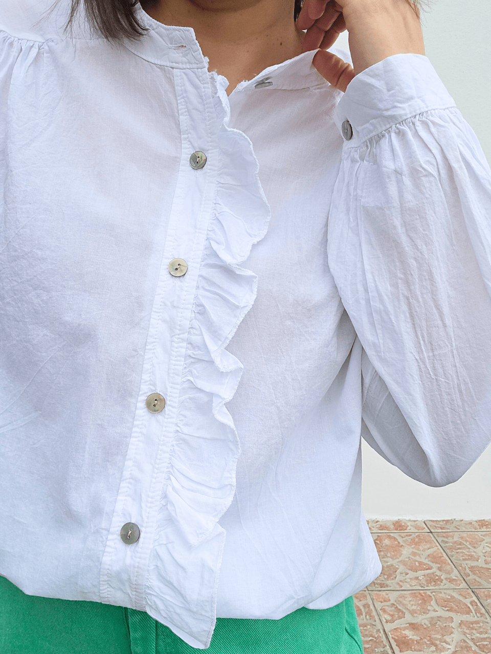 Chemise femme volantée en coton léger