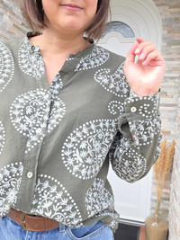Blouse motif bandana kaki