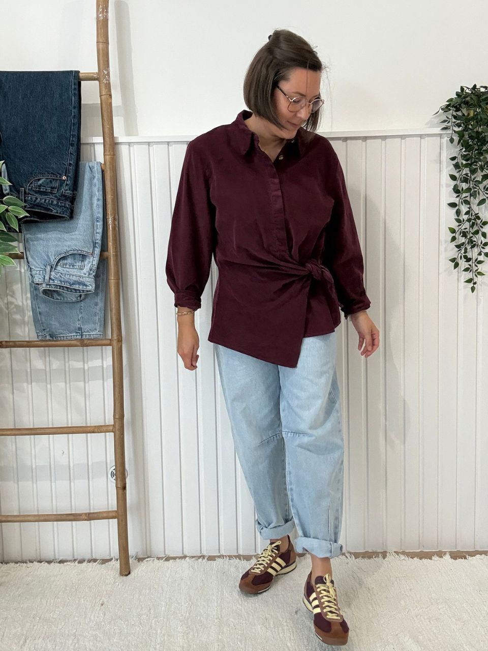 Chemise en velours côtelé bordeaux femme à nouer