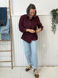 Chemise en velours côtelé bordeaux femme à nouer