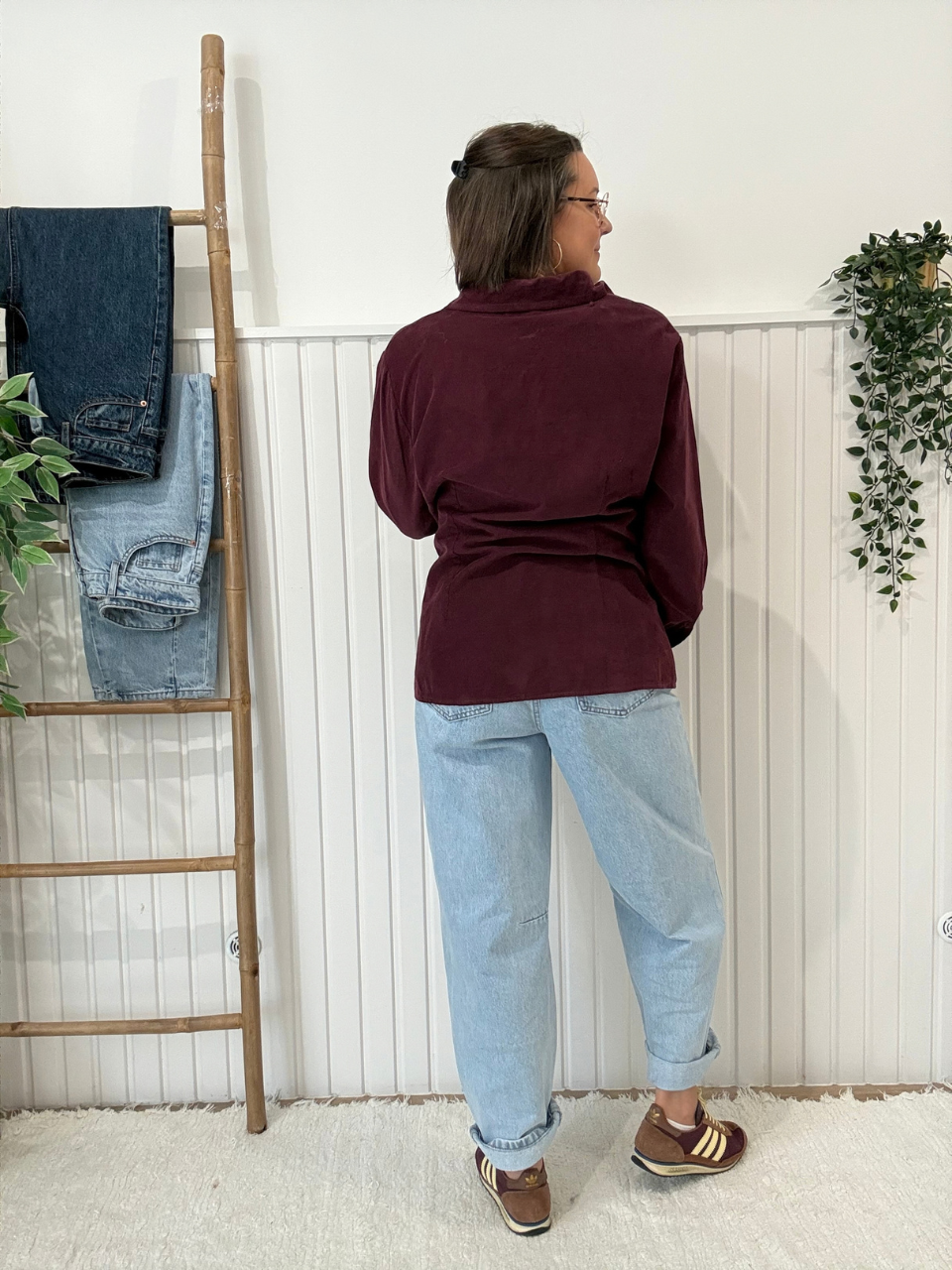 Chemise en velours côtelé bordeaux femme à nouer