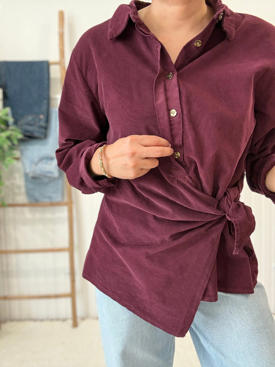 Chemise en velours côtelé bordeaux femme à nouer