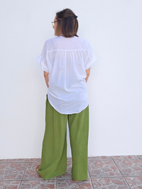 Chemise blanche voile de coton brodée motifs estivaux