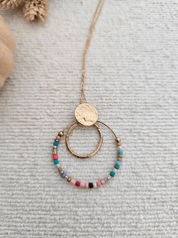 Collier pendentif rond avec perles