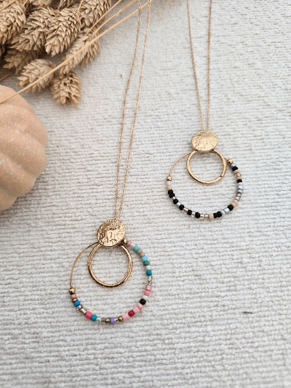 Collier pendentif rond avec perles