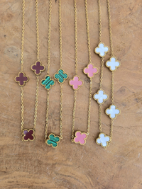 collier fleur trèfle coloré