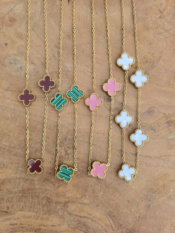 collier fleur trèfle coloré