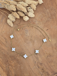 Collier fleur blanc 