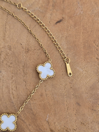 Collier trèfle blanc 