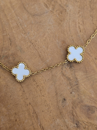 Collier fleur émail blanc femme