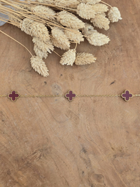 Collier fleur trèfle bordeaux 