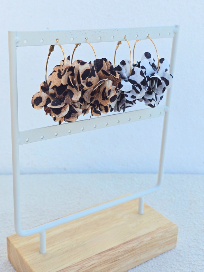 Créoles dorées fleur léopard – marron ou blanche