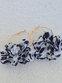 Créoles dorées fleur léopard – marron ou blanche